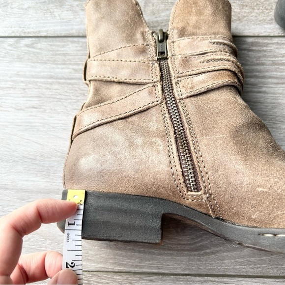 Born Leandra Gray Distressed Leather Boots Side Zip - Picture 13 of 13